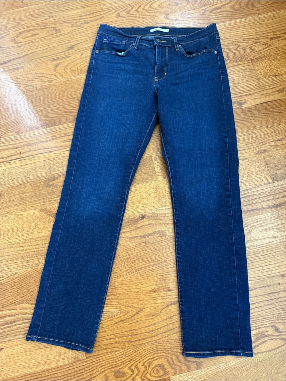 Levi’s Classic Straight Mid Rise Dark Wash Stretch Jeans Women’s Size 10